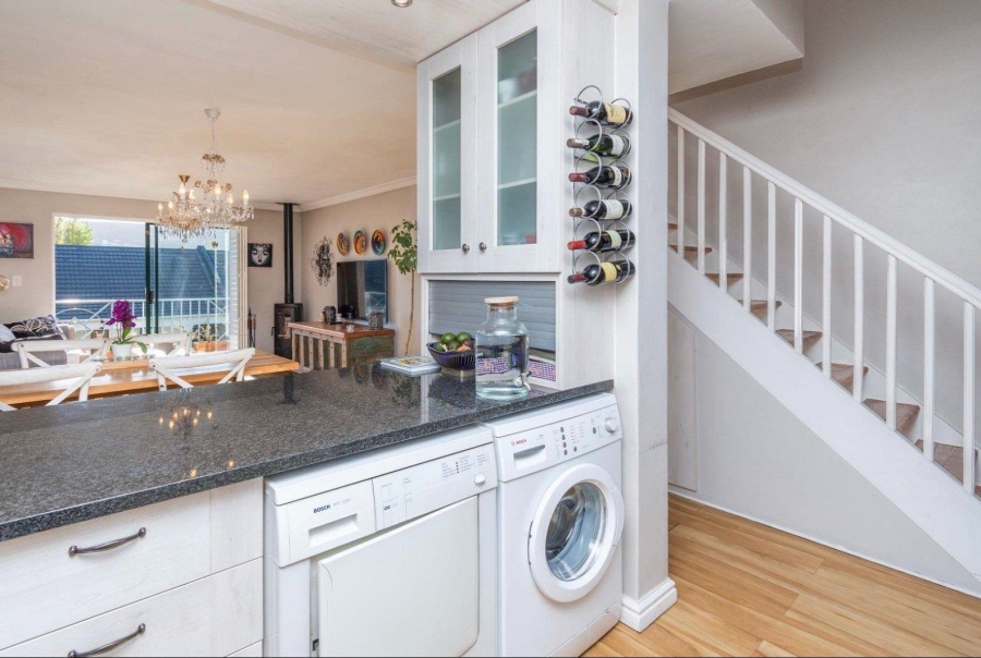 4 Bedroom Property for Sale in Vredehoek Western Cape